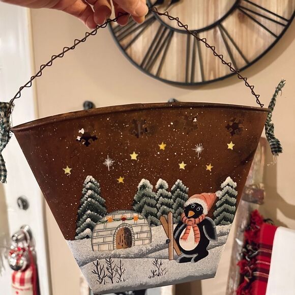 Vintage Primitive Hand Painted Christmas Tin Hanging Bin - Picture 2 of 4
